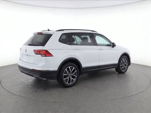 Used 2020 Volkswagen Tiguan SE w/ Panoramic Sunroof Package FWD image 4