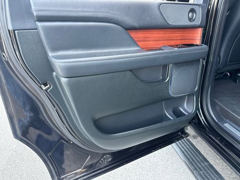 Used 2024 Lincoln Navigator L 4WD image 28