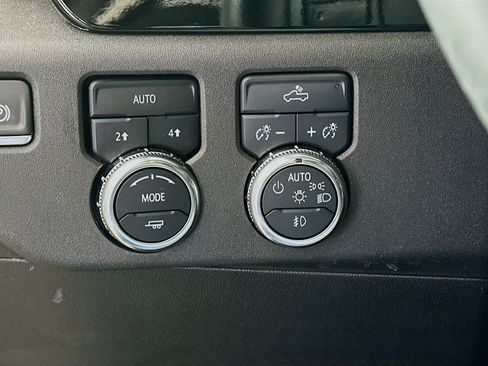 Used 2025 GMC Sierra 1500 Elevation image 16