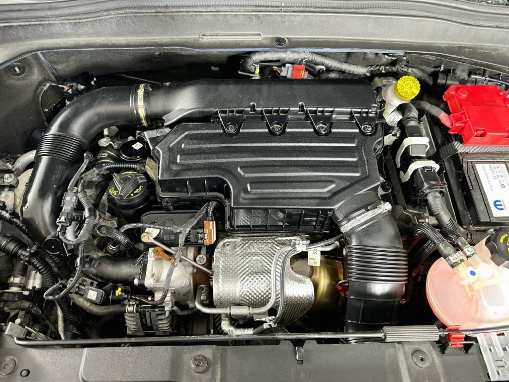 Certified 2023 Jeep Renegade Latitude w/ Premium Group AWD/4WD image 40