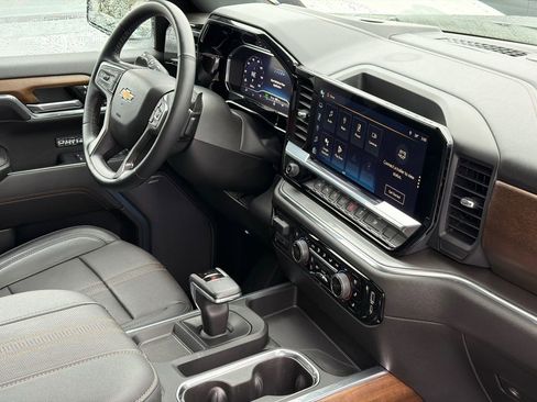 Used 2023 Chevrolet Silverado 1500 High Country image 11