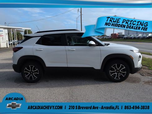 Used 2023 Chevrolet TrailBlazer ACTIV w/ Sun and Liftgate Package FWD image 3