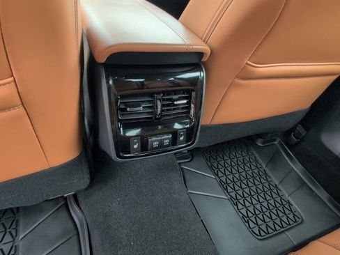 Used 2019 Toyota Avalon Limited w/ Advanced Safety Package FWD image 16