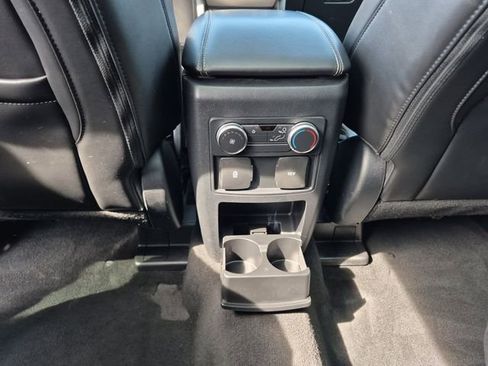 Used 2022 Ford Explorer XLT w/ Equipment Group 202A AWD/4WD image 31
