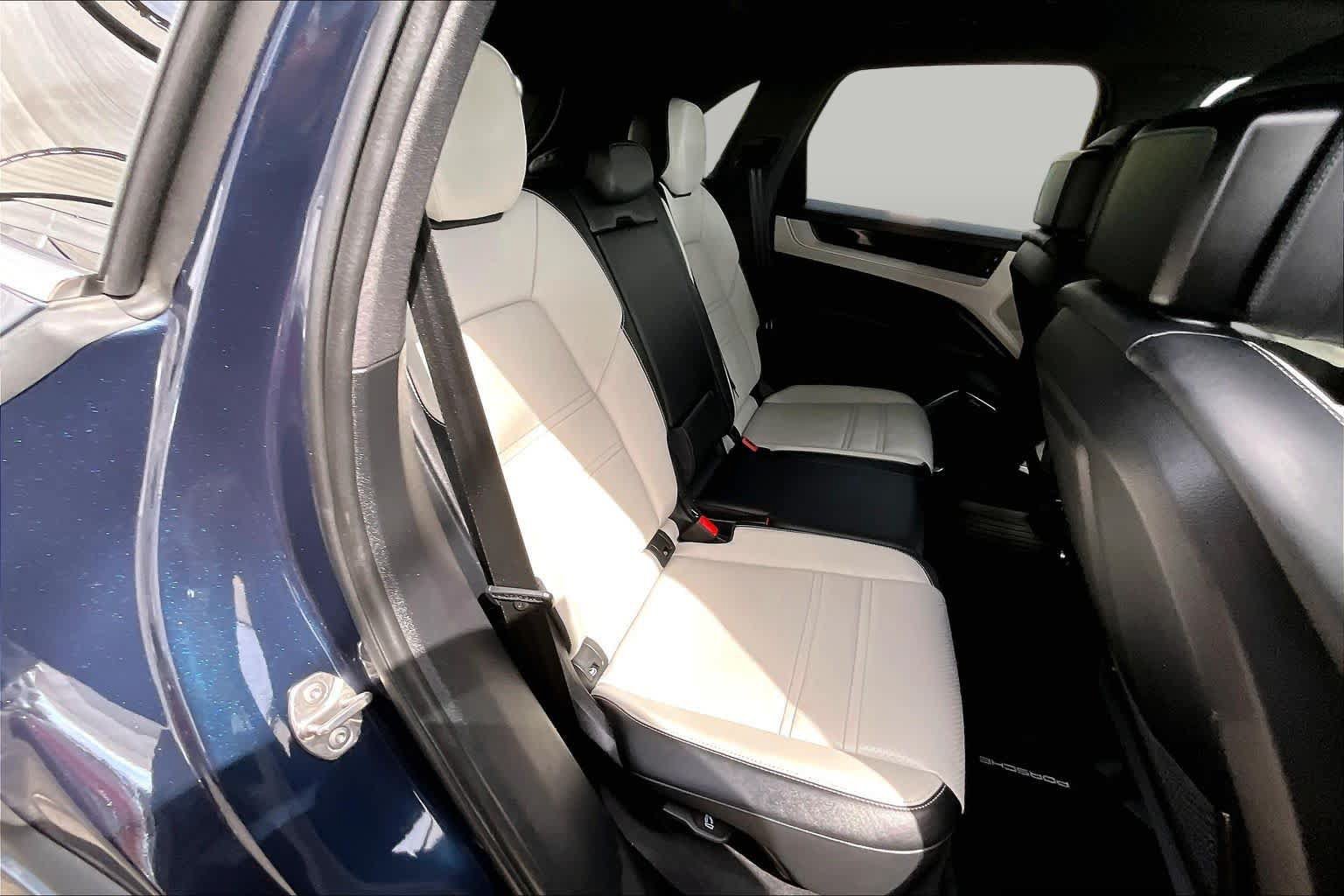 Used 2024 Porsche Cayenne AWD/4WD image 20