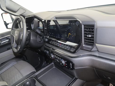 Used 2025 Chevrolet Silverado 2500 ZR2 image 41
