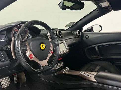 Used 2014 Ferrari California RWD image 5