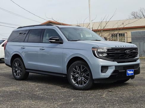 New 2026 Ford Expedition Platinum w/ Stealth Appearance Package image 2