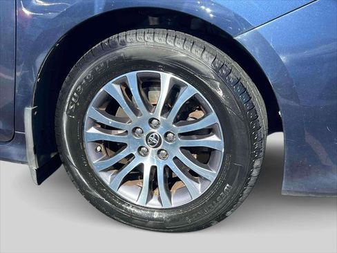 Certified 2020 Toyota Sienna XLE image 10