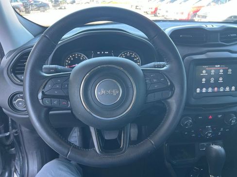 Used 2019 Jeep Renegade Altitude w/ Quick Order Package 2XM FWD image 11