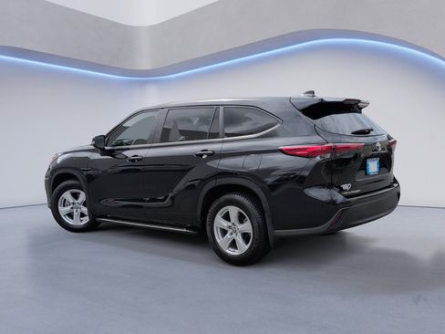 Used 2023 Toyota Highlander L image 9