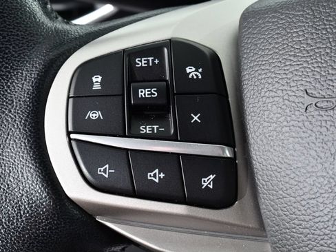 Used 2022 Ford Explorer XLT w/ Equipment Group 202A AWD/4WD image 33