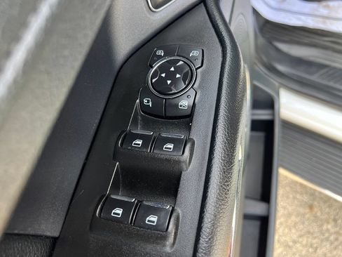 Used 2020 Ford Expedition XLT w/ Equipment Group 202A AWD/4WD image 33