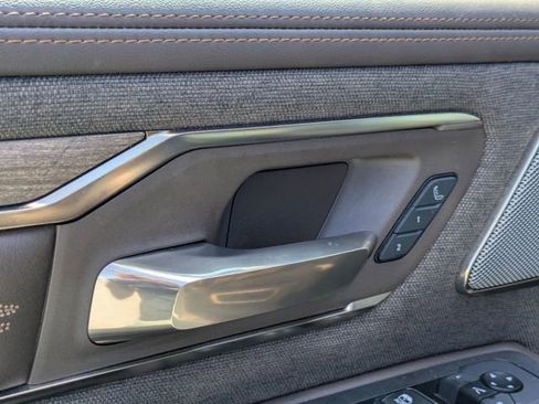 Used 2025 RAM 1500 Limited AWD/4WD image 9
