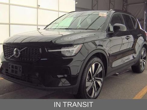 Used 2025 Volvo XC40 B5 Plus AWD/4WD image 1