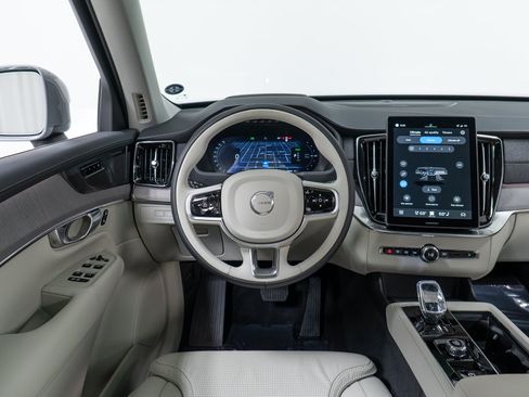 New 2026 Volvo XC90 T8 Ultra w/ Protection Package Premier AWD/4WD image 17