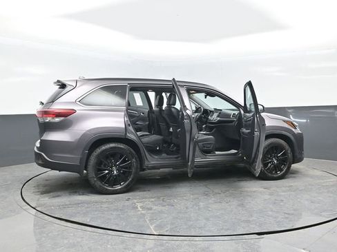 Used 2019 Toyota Highlander SE image 27