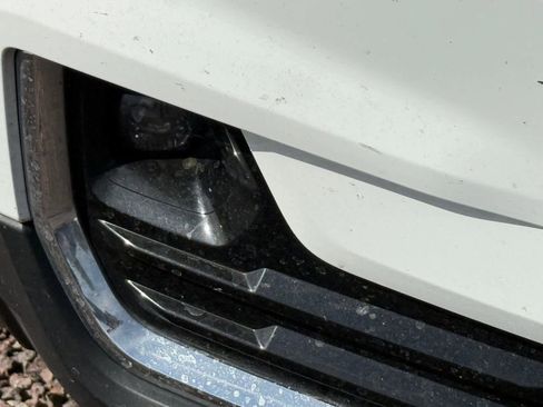 Used 2023 GMC Terrain SLT image 16