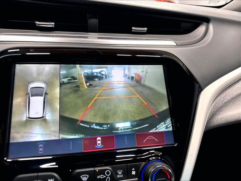 Used 2018 Chevrolet Bolt Premier w/ Driver Confidence II Package FWD image 22