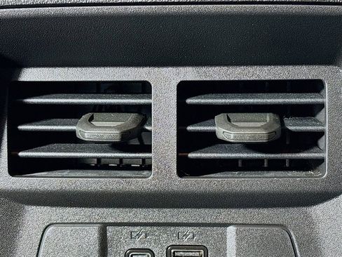 Used 2025 Chevrolet Colorado Z71 w/ Technology Package image 29