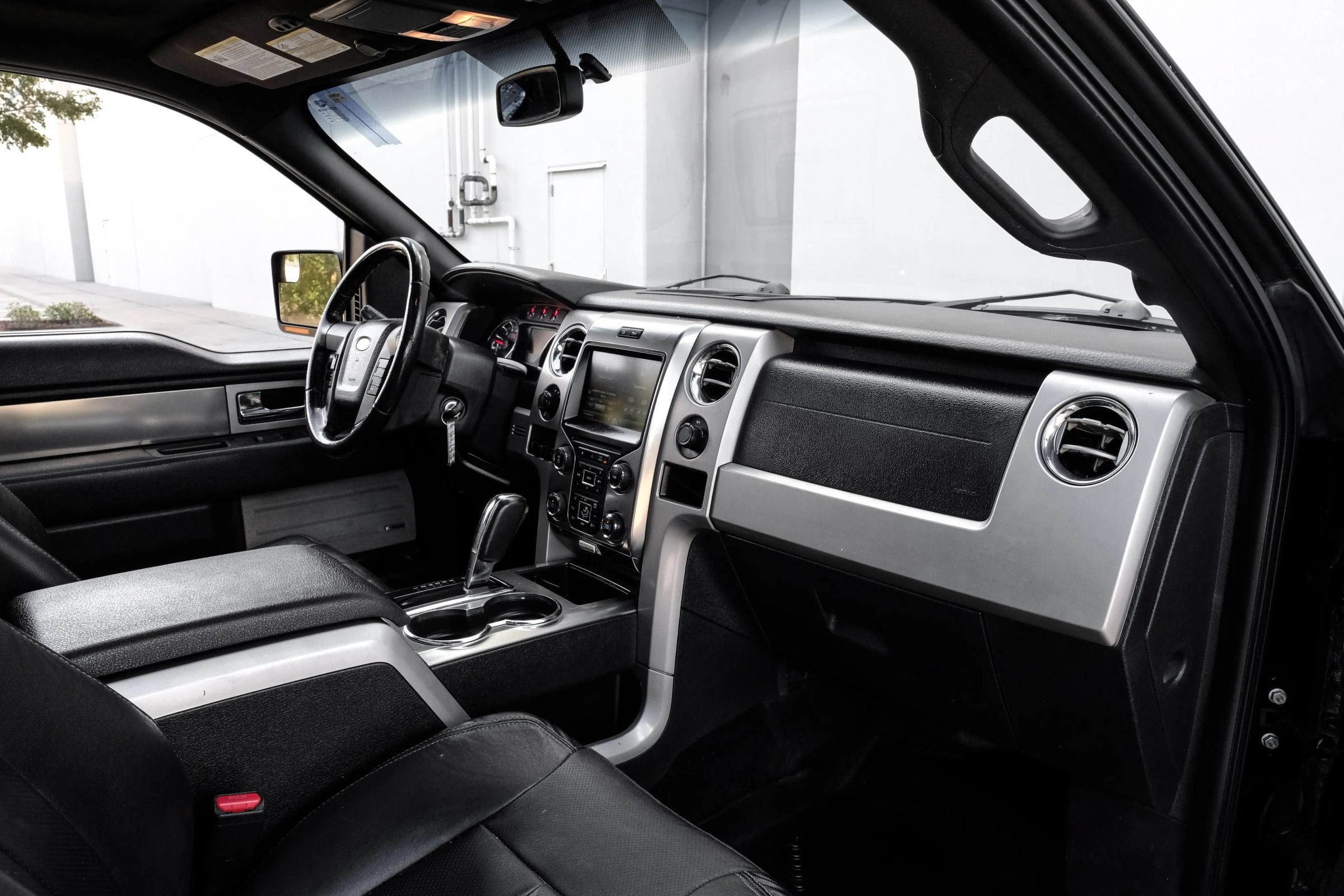 Used 2014 Ford F150 FX4 w/ Equipment Group 402A Luxury AWD/4WD image 17