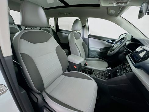 Used 2024 Volkswagen Taos SE image 30