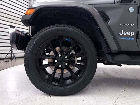 Used 2022 Jeep Wrangler Unlimited Sahara AWD/4WD image 13