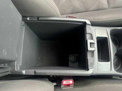 Used 2016 Nissan Rogue S FWD image 24