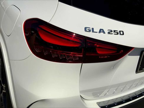 Certified 2026 Mercedes-Benz GLA 250 4MATIC image 18