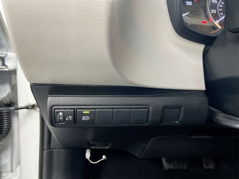 Used 2020 Toyota Corolla LE image 17