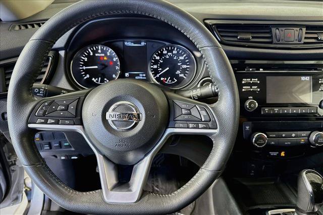 Used 2017 Nissan Rogue SV AWD/4WD image 11