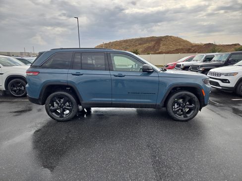 New 2026 Jeep Grand Cherokee Limited w/ Limited Altitude Package AWD/4WD image 2
