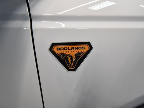 Used 2023 Ford Bronco Badlands w/ Sasquatch Package image 36