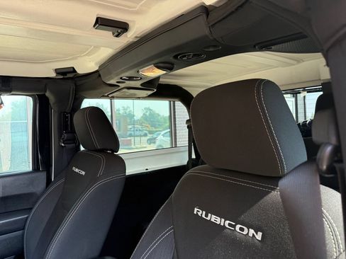 Used 2016 Jeep Wrangler Rubicon w/ Power Convenience Group AWD/4WD image 34
