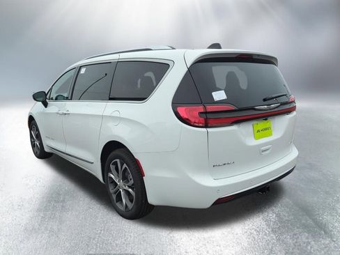 New 2026 Chrysler Pacifica Pinnacle w/ Trailer Tow Group image 8
