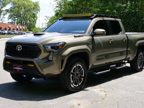 Used 2025 Toyota Tacoma TRD Sport w/ TRD Sport Premium Package image 6