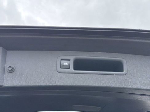 Used 2021 Toyota Highlander Limited image 15