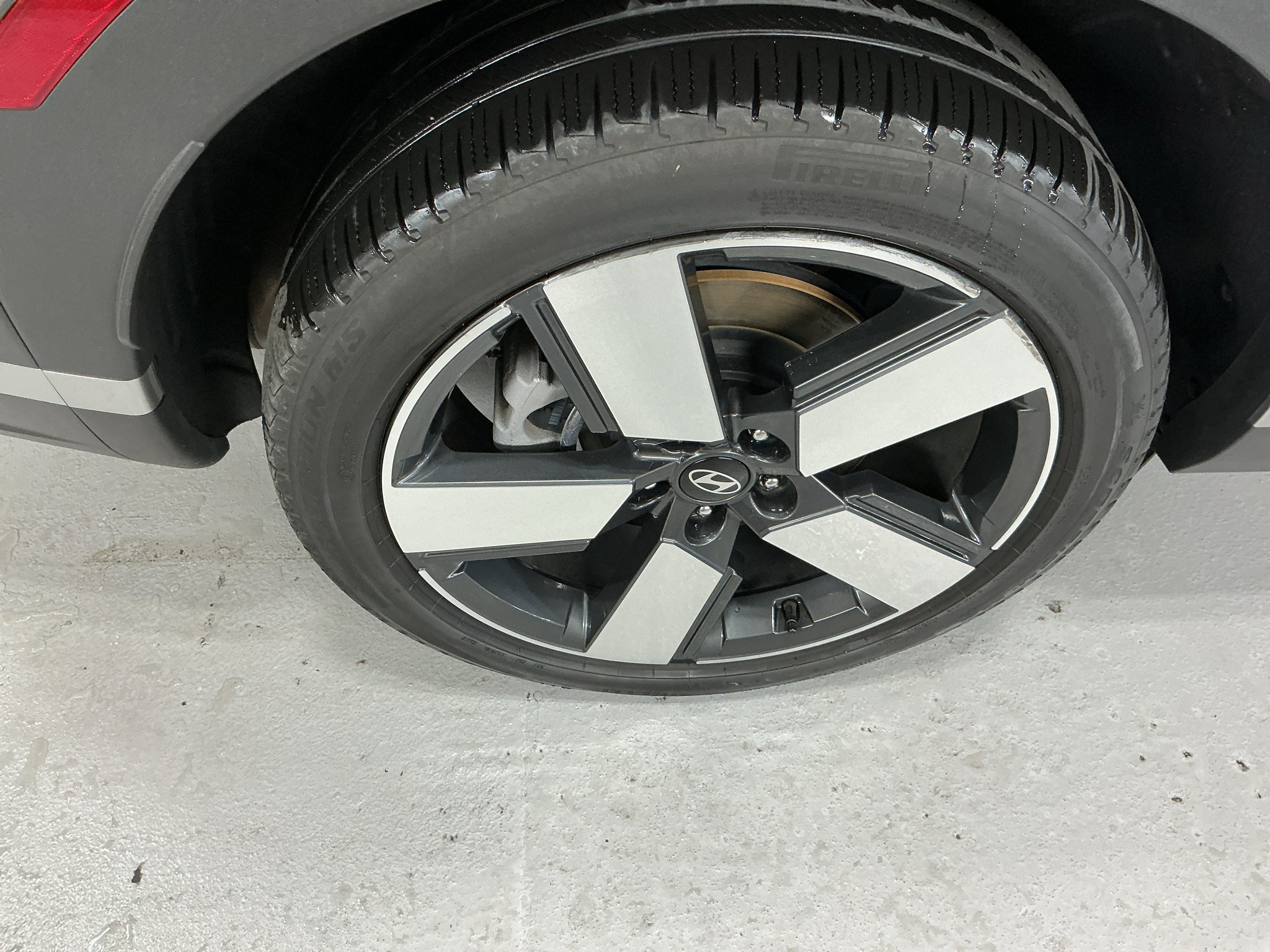 Certified 2024 Hyundai Santa Fe Limited AWD/4WD image 5