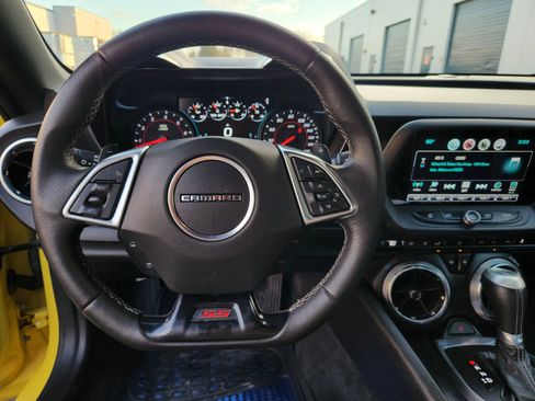 Used 2016 Chevrolet Camaro SS image 9