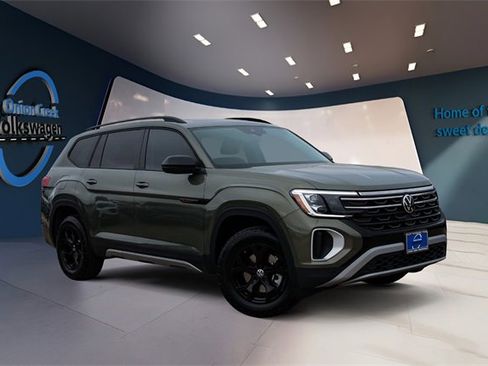 New 2026 Volkswagen Atlas Peak Edition image 2