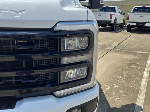 Used 2024 Ford F250 Lariat w/ Black Appearance Package AWD/4WD image 11