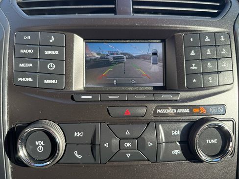 Used 2018 Ford Explorer XLT image 19