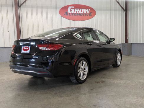 Used 2015 Chrysler 200 Limited image 9