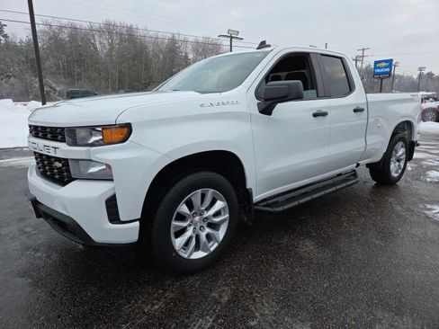 Used 2020 Chevrolet Silverado 1500 Custom w/ Custom Value Package image 4