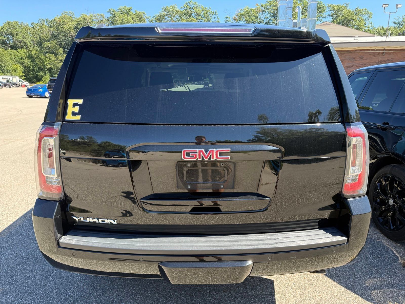 Used 2020 GMC Yukon SLT w/ Premium Edition AWD/4WD image 3