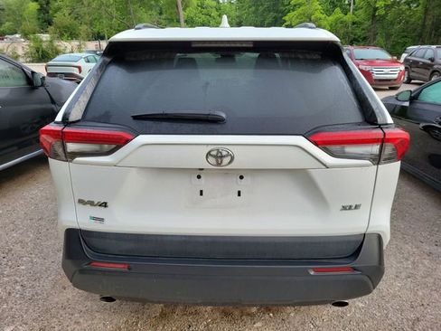 Used 2021 Toyota RAV4 XLE FWD image 5