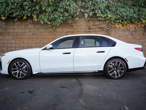 Used 2023 BMW i7 xDrive60 image 4