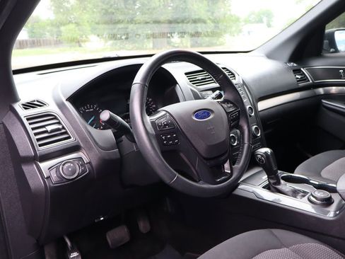 Used 2018 Ford Explorer XLT AWD/4WD image 15