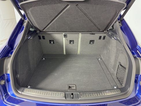Certified 2024 Porsche Macan AWD/4WD image 28