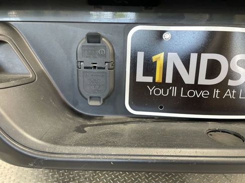 Used 2021 Jeep Gladiator Willys image 33